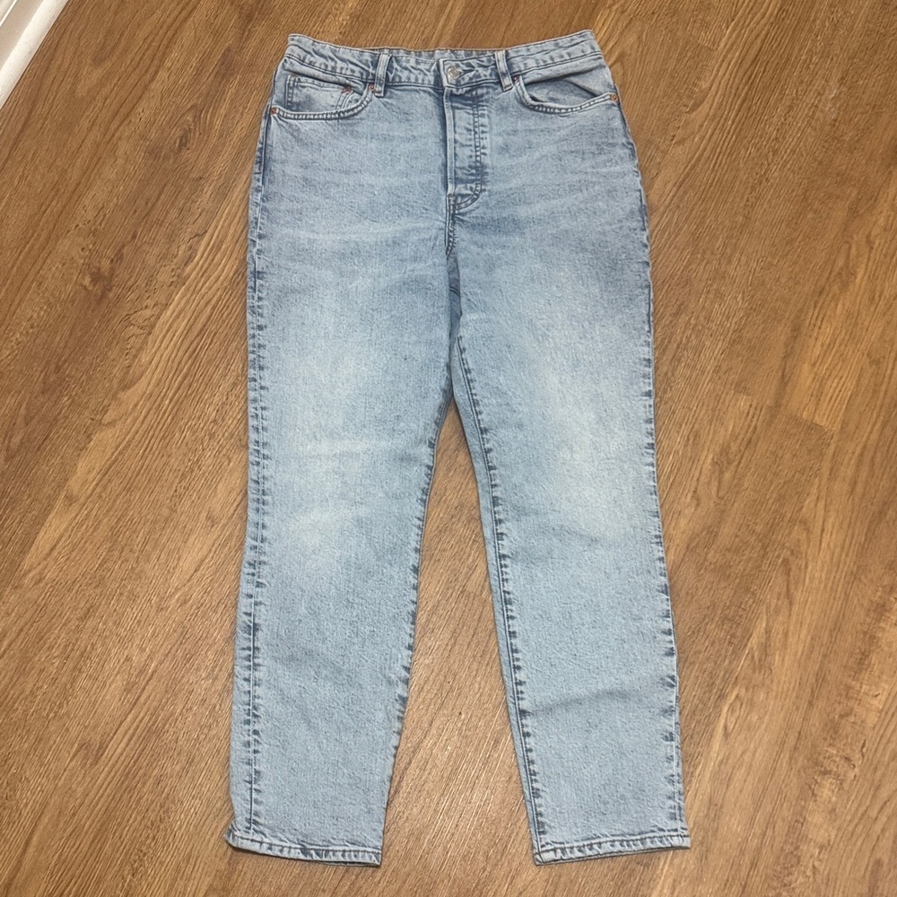 H&M Size 10 Mom Jeans Ultra High Waist Light Wash 5 Pocket